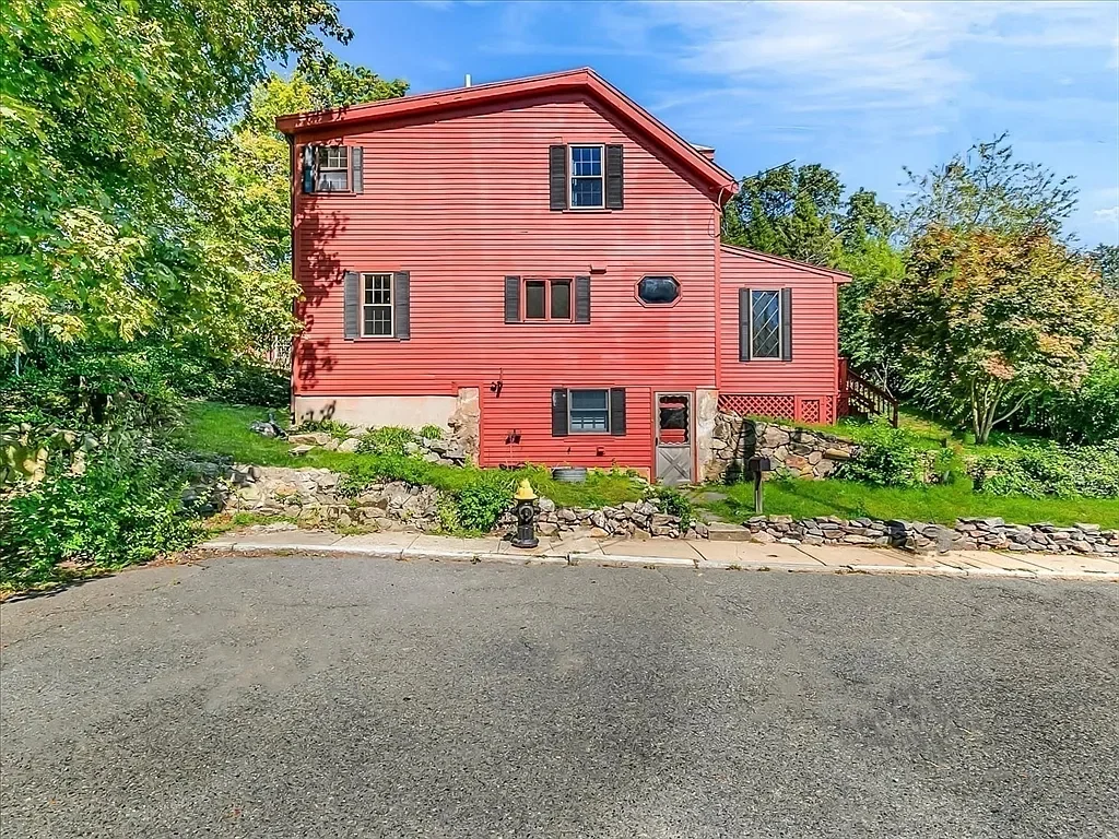 63 Johnson St, West Roxbury