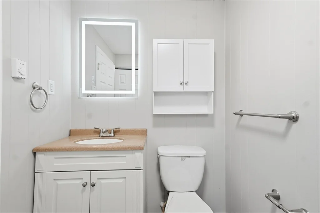 18 Fountain Ln, Weymouth