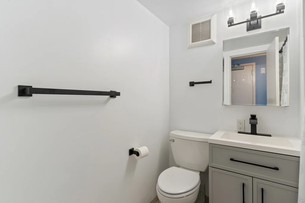 12 Stoneholm St, Fenway