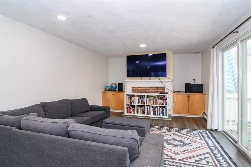 24 Homeward Ln, Natick