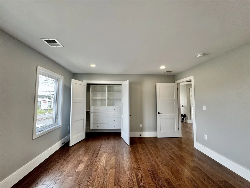 12 Linden St, Natick