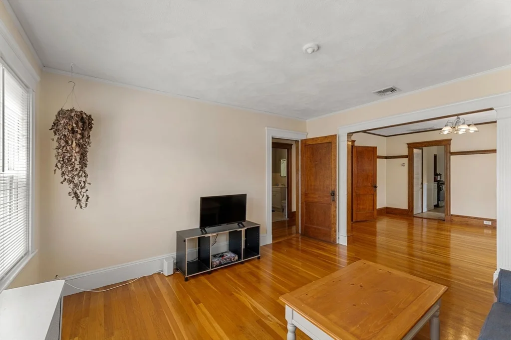 25 Dartmouth St, East Watertown