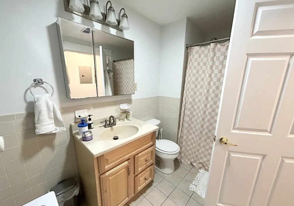 916 Dorchester St, Boston