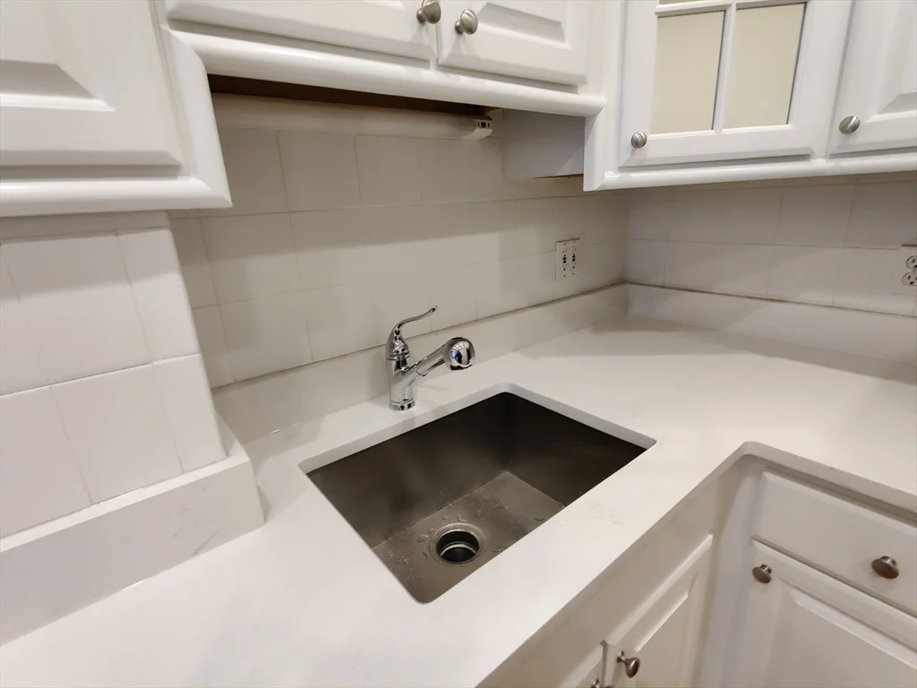 394 Marlborough St, Back Bay