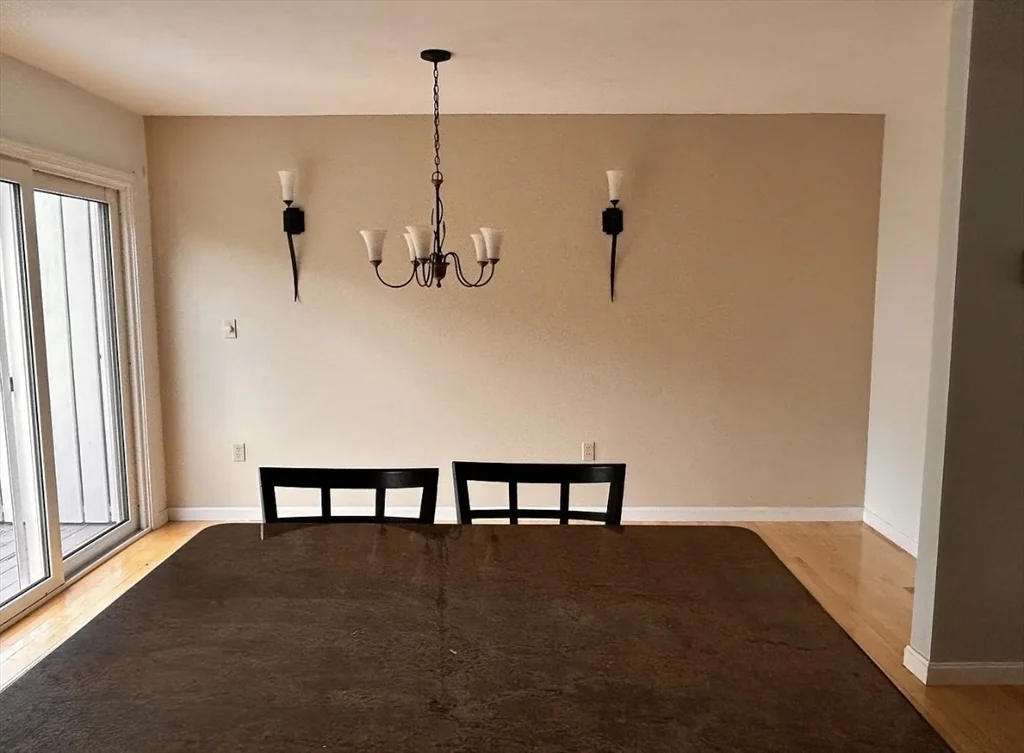 8 Gates Rd, Worcester