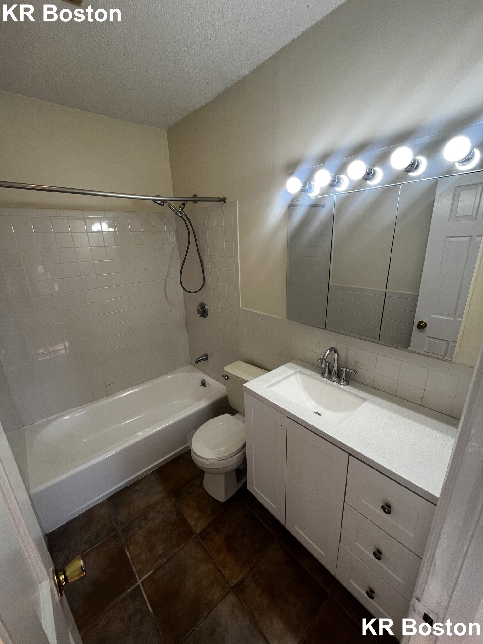 3 bed, 1 bath apartment for rent at 6 Barrows St Unit 3., Allston — photo 4 of 7