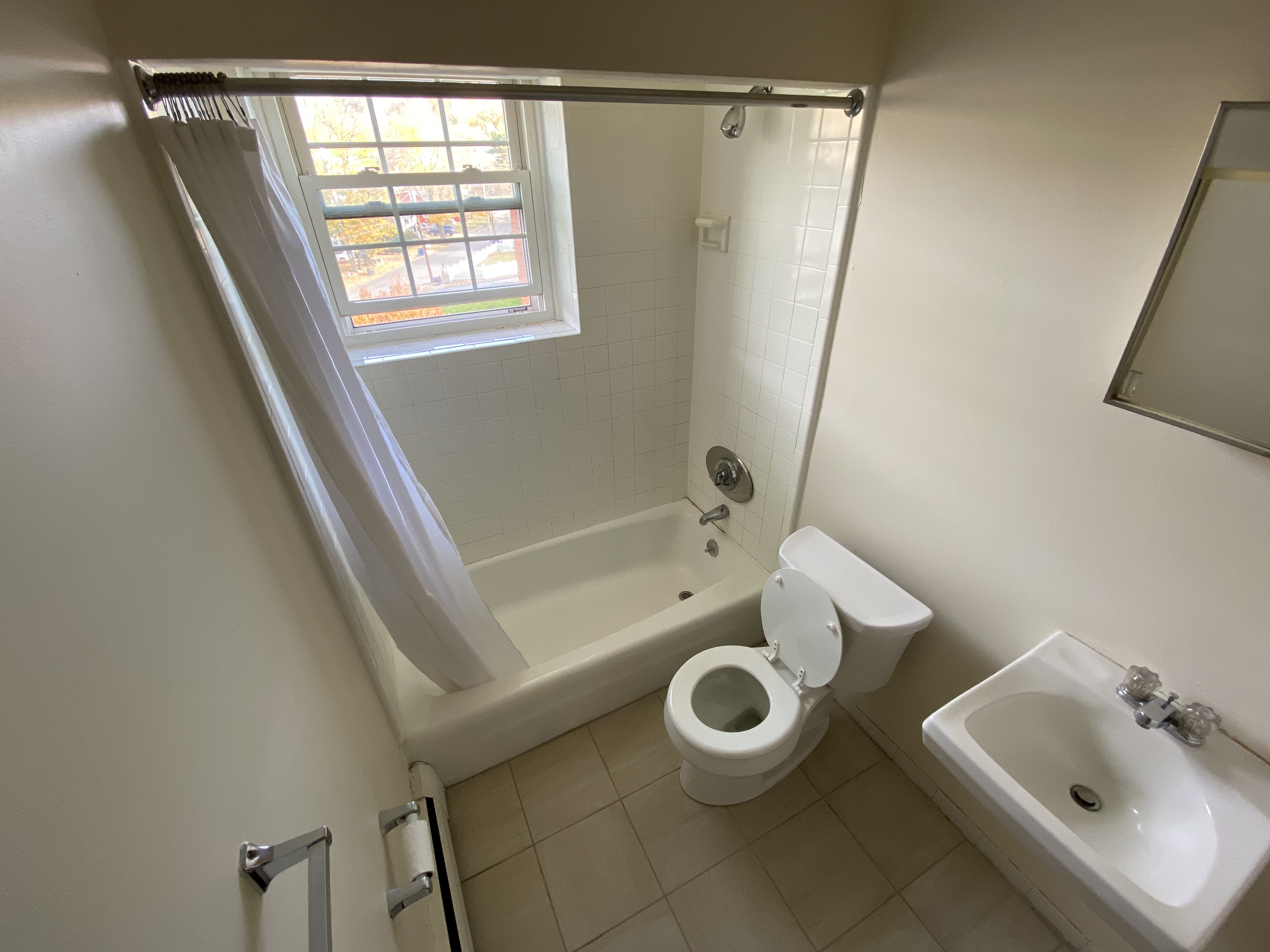 2 bed, 1 bath apartment for rent at 12 Brattle Dr Unit 11, Arlington — photo 6 of 8