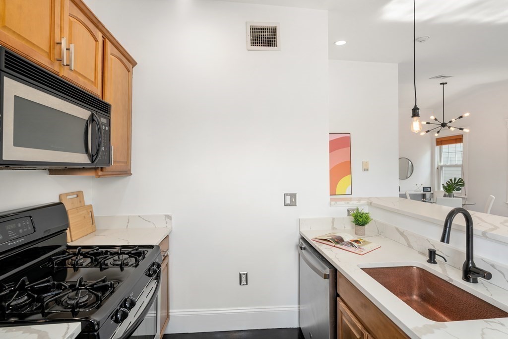 1 bed, 1 bath apartment for rent at 6 Vinton Unit 3, East Boston — photo 11 of 16