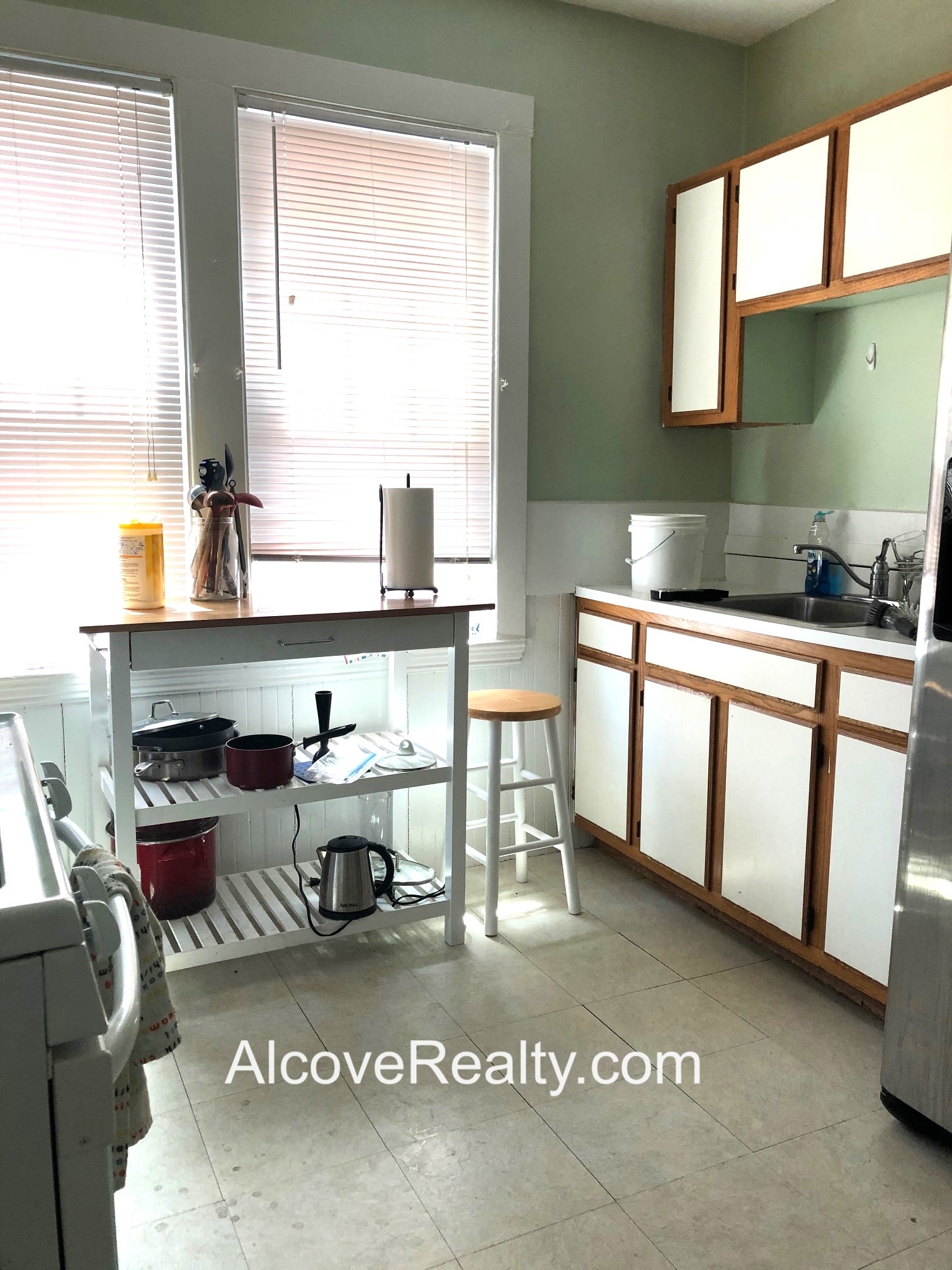 4 bed, 1 bath apartment for rent at 104 Adams St Unit 2, West Somerville — photo 6 of 9
