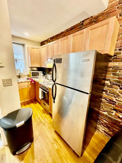 Studio bed, 1 bath apartment for rent at 130 Prince St Unit B, North End — photo 6 of 9