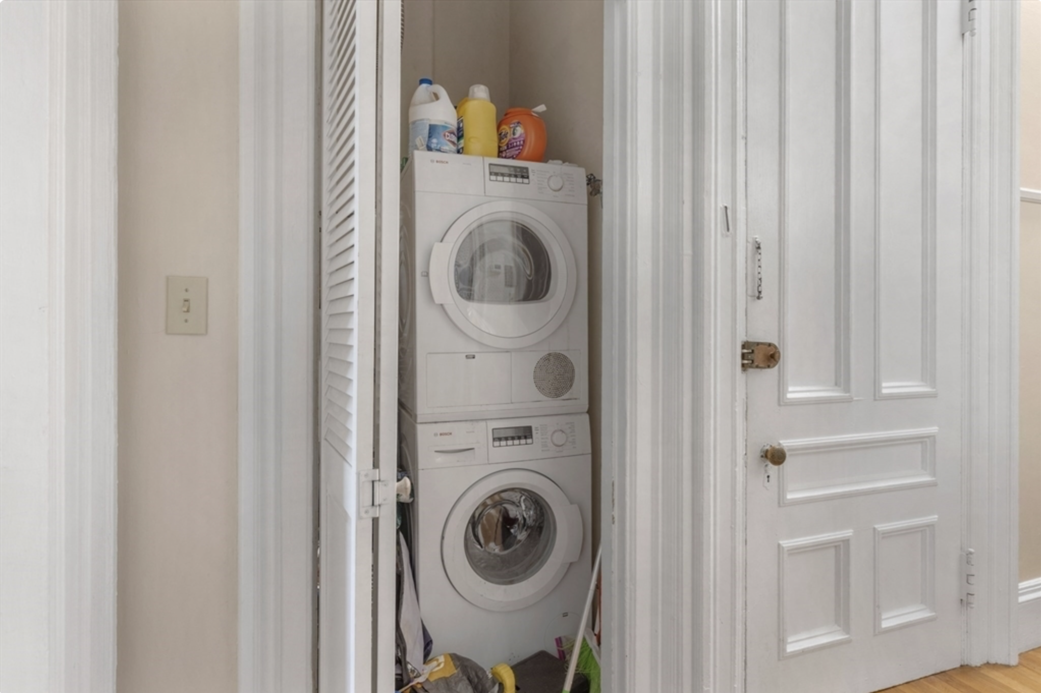 3 bed, 1 bath apartment for rent at 141 Newbury St Unit 40, Back Bay — photo 6 of 8