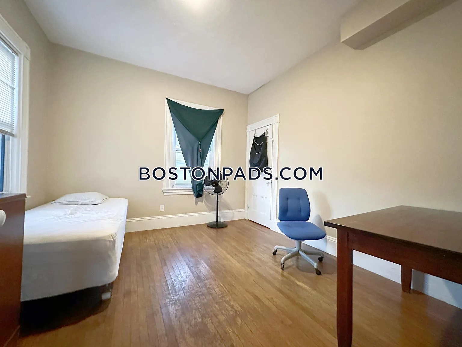 6 bed, 3 bath apartment for rent at 38 Floyd St Unit 1, Waltham — photo 6 of 10