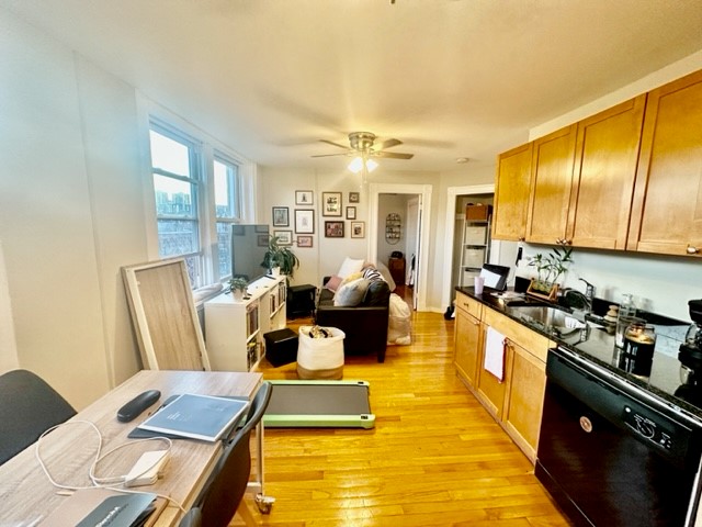2 bed, 1 bath apartment for rent at 28 Fleet Unit 34F, North End — photo 4 of 12