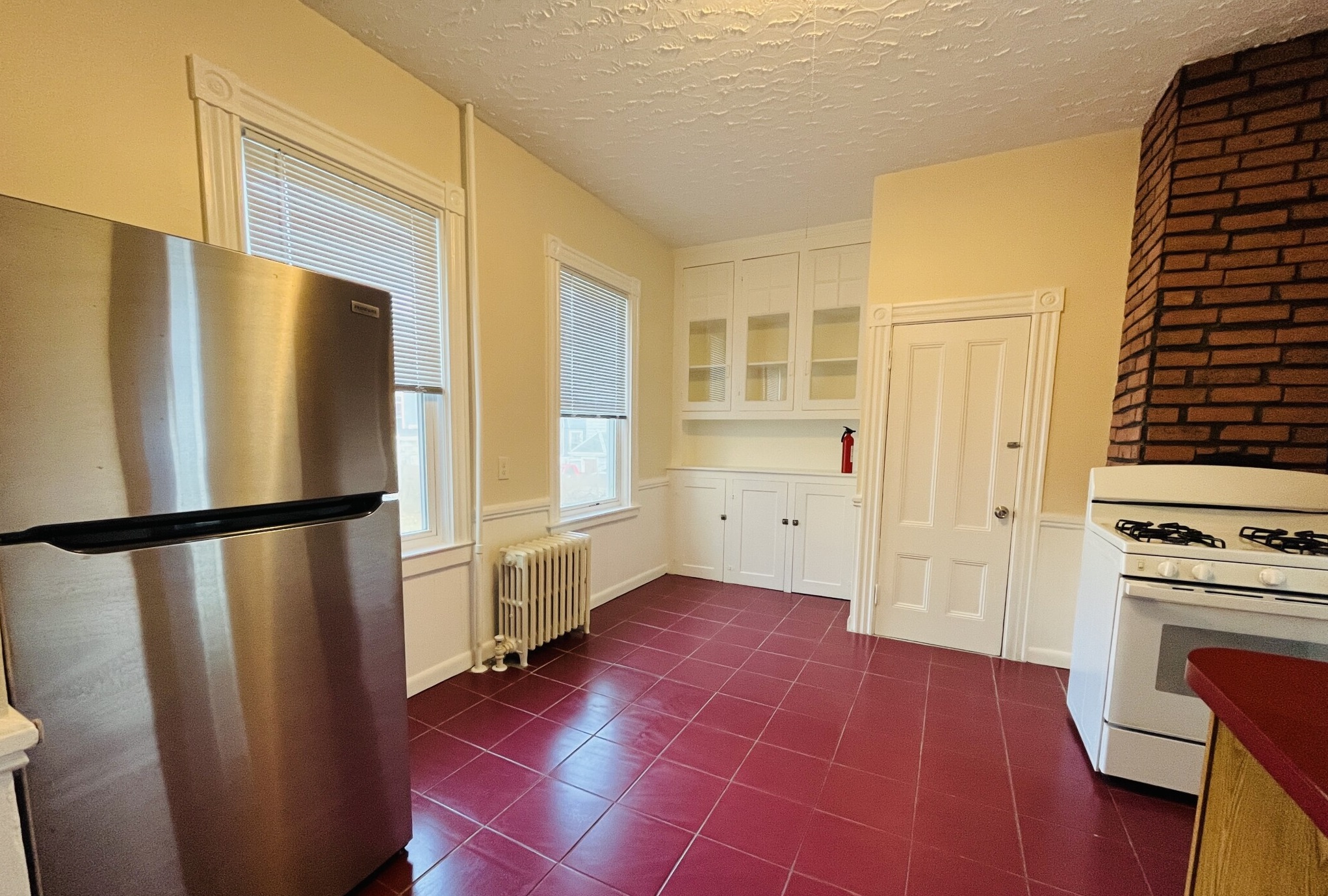 2 bed, 1 bath apartment for rent at 43 Dartmouth St Unit 1, Winter Hill — photo 6 of 10