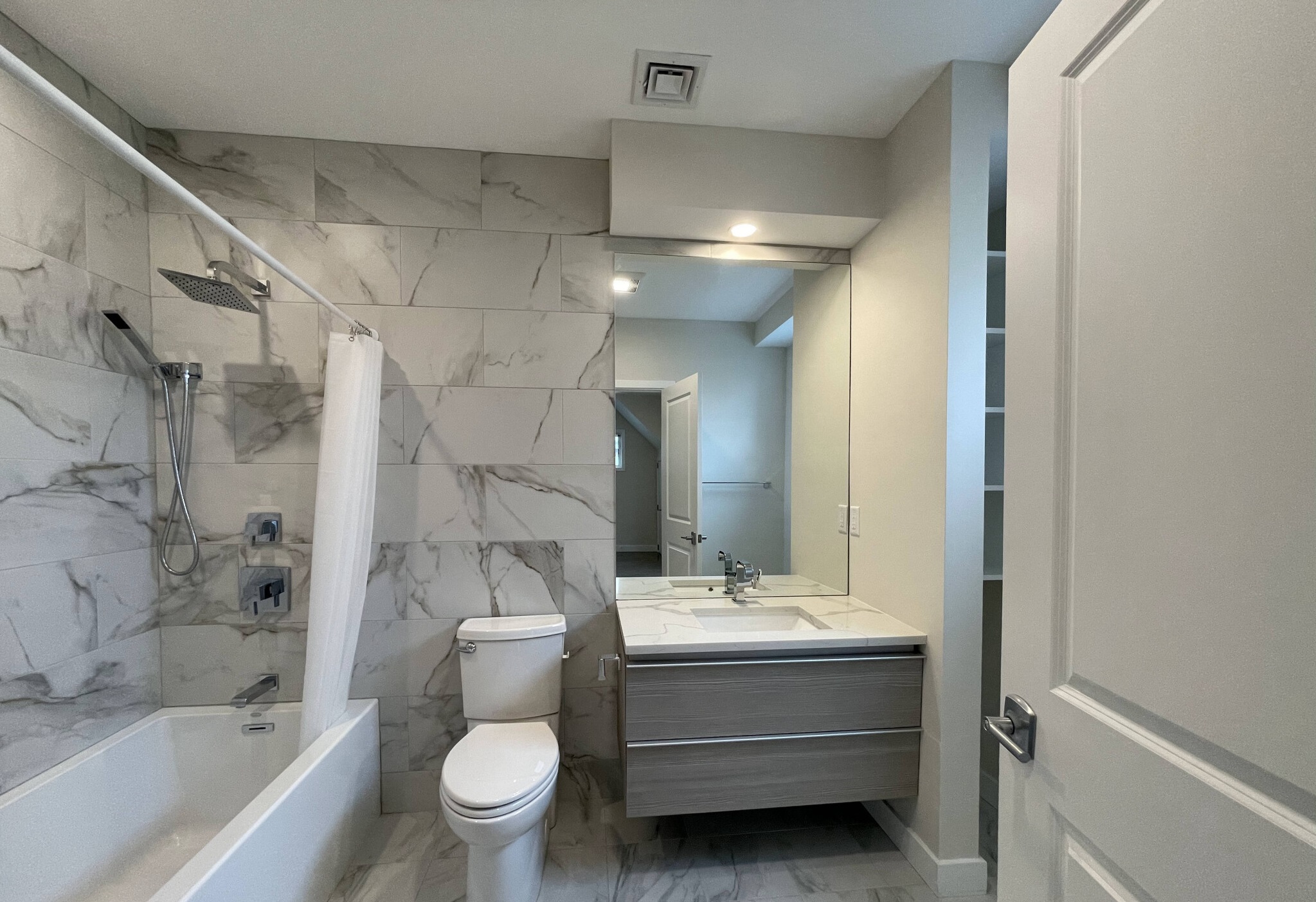 4 bed, 3.5 bath apartment for rent at 10 Emerson St Unit 1T, Ward Two — photo 6 of 11