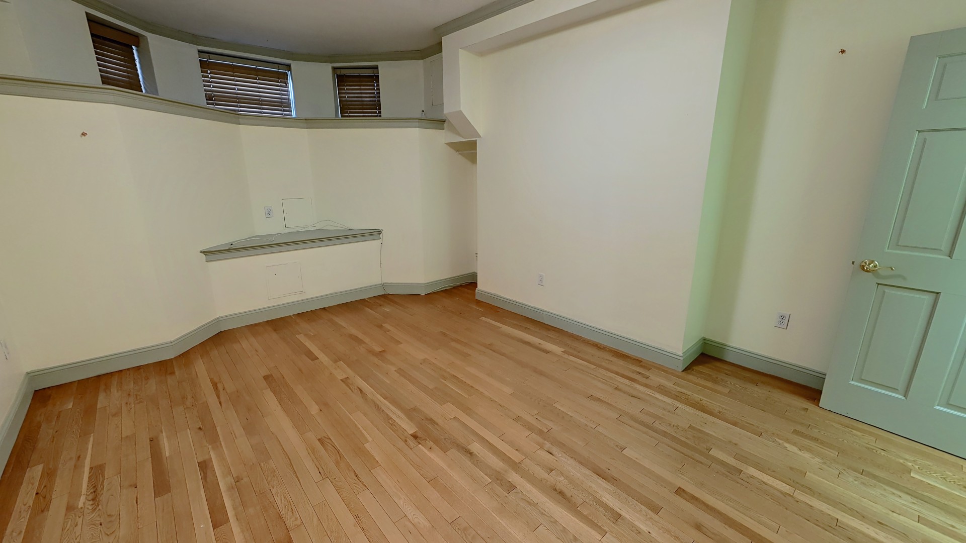 4 bed, 3 bath apartment for rent at 461 Commonwealth Ave Unit 1, Back Bay — photo 6 of 9
