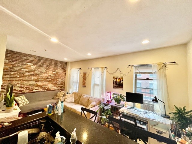 3 bed, 1 bath apartment for rent at 17 Thacher St Unit 2, North End — photo 6 of 24