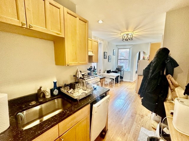 2 bed, 1 bath apartment for rent at 70 Joy Unit 8F, Beacon Hill — photo 6 of 13