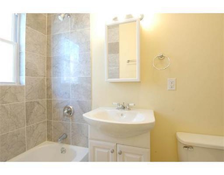 6 bed, 2 bath apartment for rent at 19 Park Hill Ave Unit 3, Mission Hill — photo 10 of 14