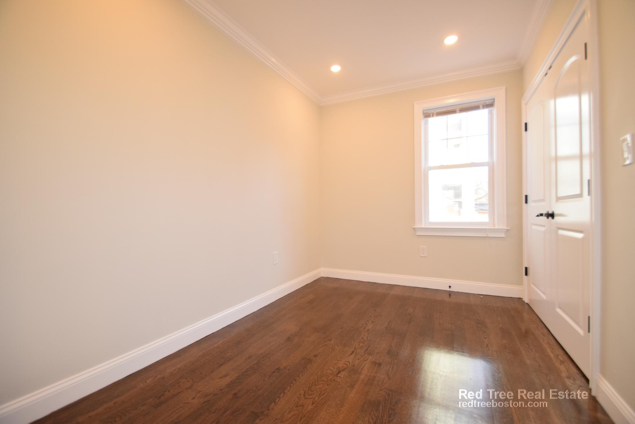 5 bed, 1.5 bath apartment for rent at 490 Washington St Unit RFR, Brighton — photo 3 of 24