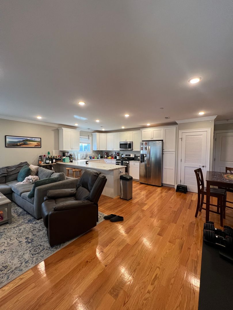 4 bed, 2 bath apartment for rent at 116 Holland St Unit 1, Davis Square — photo 6 of 21