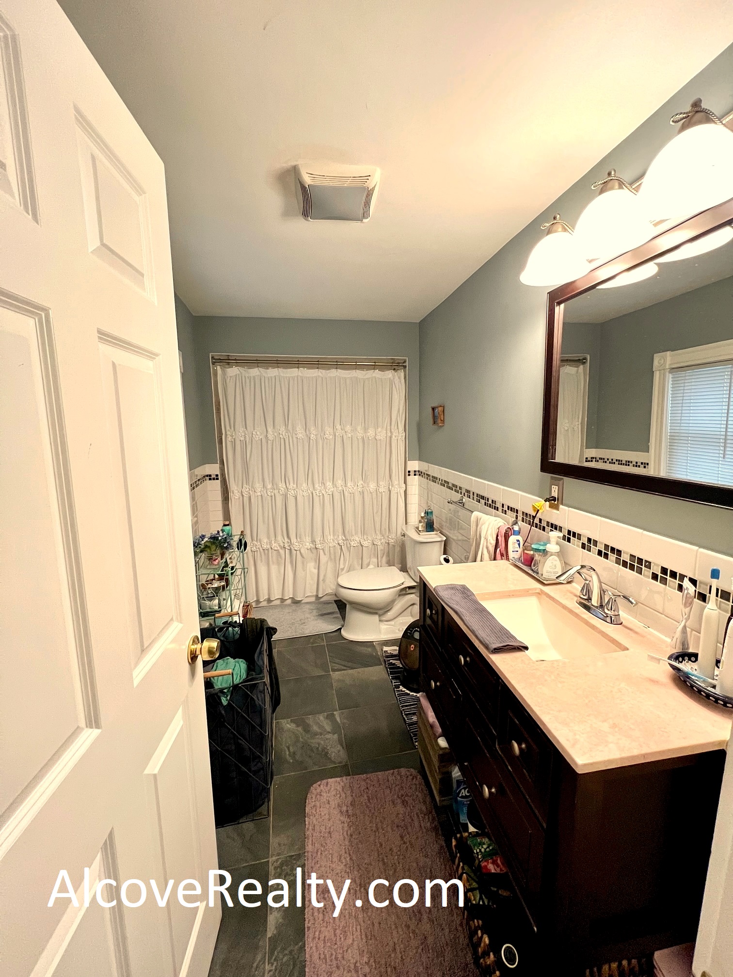 2 bed, 1.5 bath apartment for rent at 12 Fisk Ave Unit 1, Magoun Square — photo 6 of 12