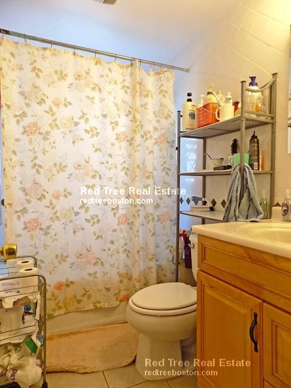 3 bed, 1 bath apartment for rent at 5 Hardwick St Unit Ma, Brighton — photo 3 of 6