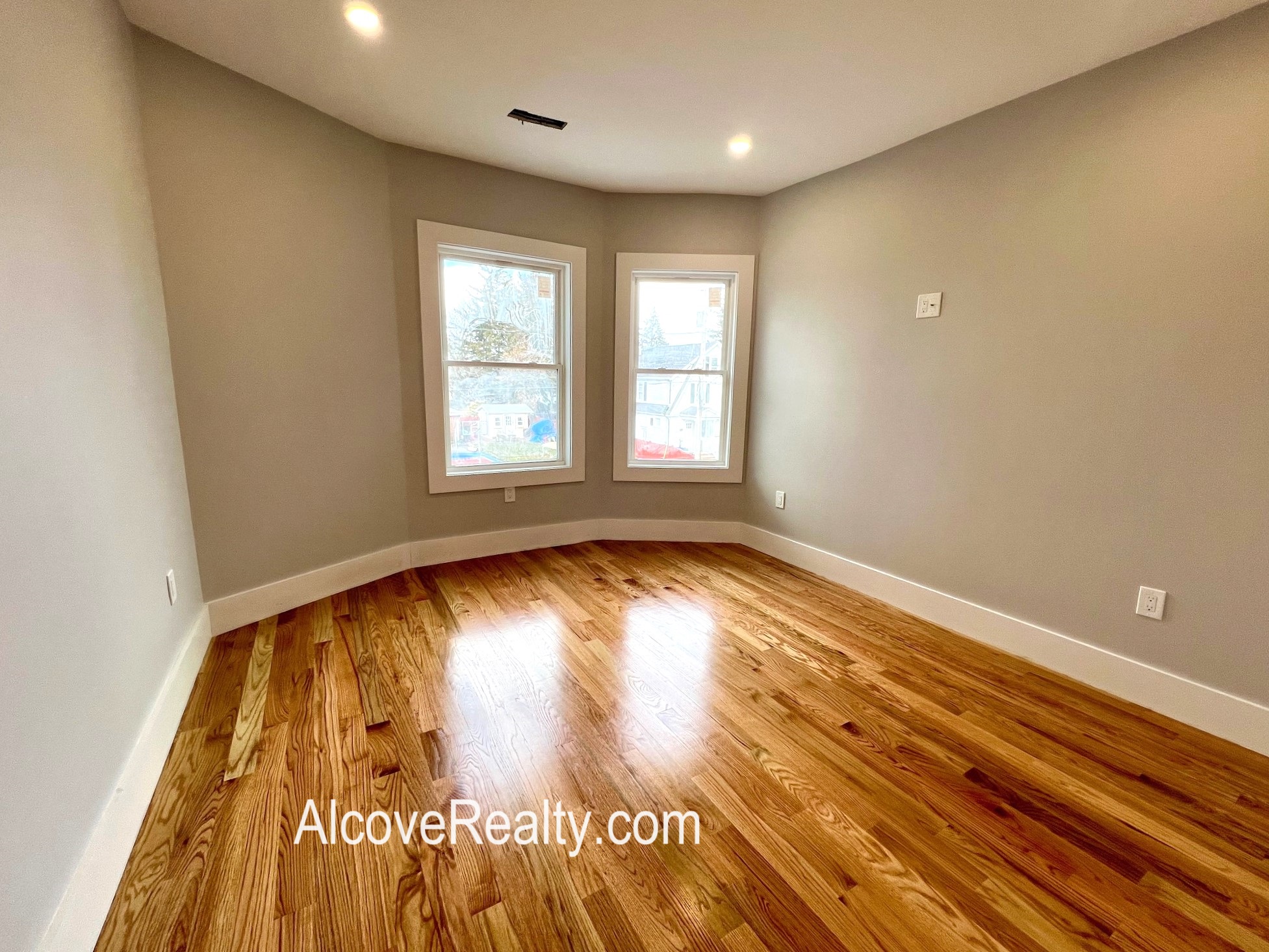 6 bed, 2 bath apartment for rent at 42 George St Unit 1, South Medford — photo 6 of 12