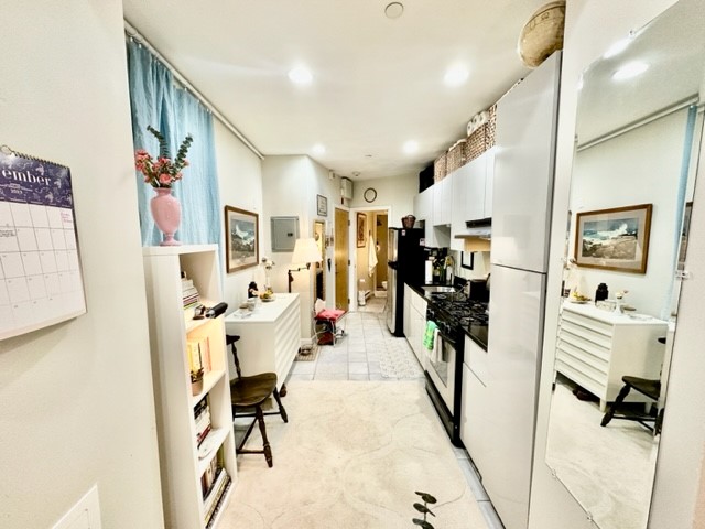 Studio bed, 1 bath apartment for rent at 419 Hanover St Unit 1, North End — photo 6 of 9