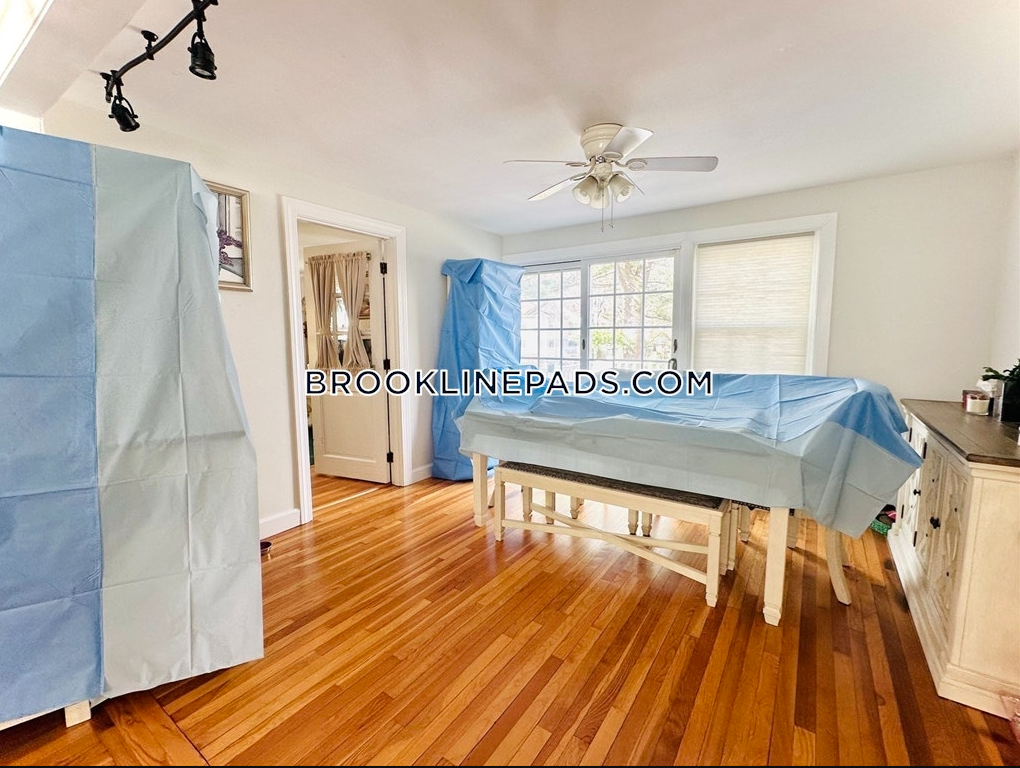 3 bed, 3 bath apartment for rent at 49 Hackensack Rd Unit A, Chestnut Hill — photo 4 of 8