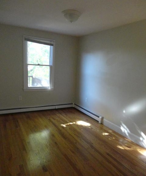 3 bed, 1 bath apartment for rent at 133 7th St Unit 3, South Boston — photo 6 of 10