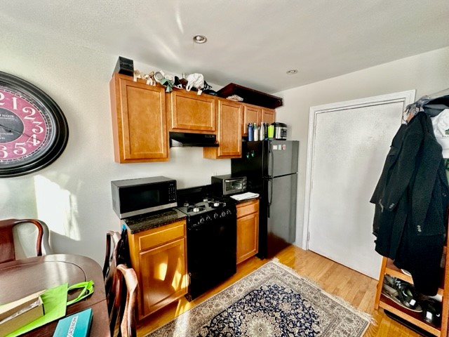 2 bed, 1 bath apartment for rent at 28 Fleet St Unit 16F, North End — photo 6 of 15
