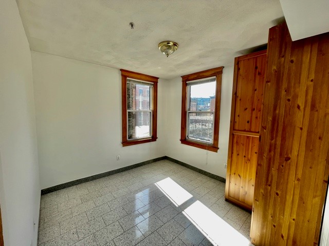3 bed, 1 bath apartment for rent at 3 Wesley Pl Unit 3, North End — photo 3 of 13