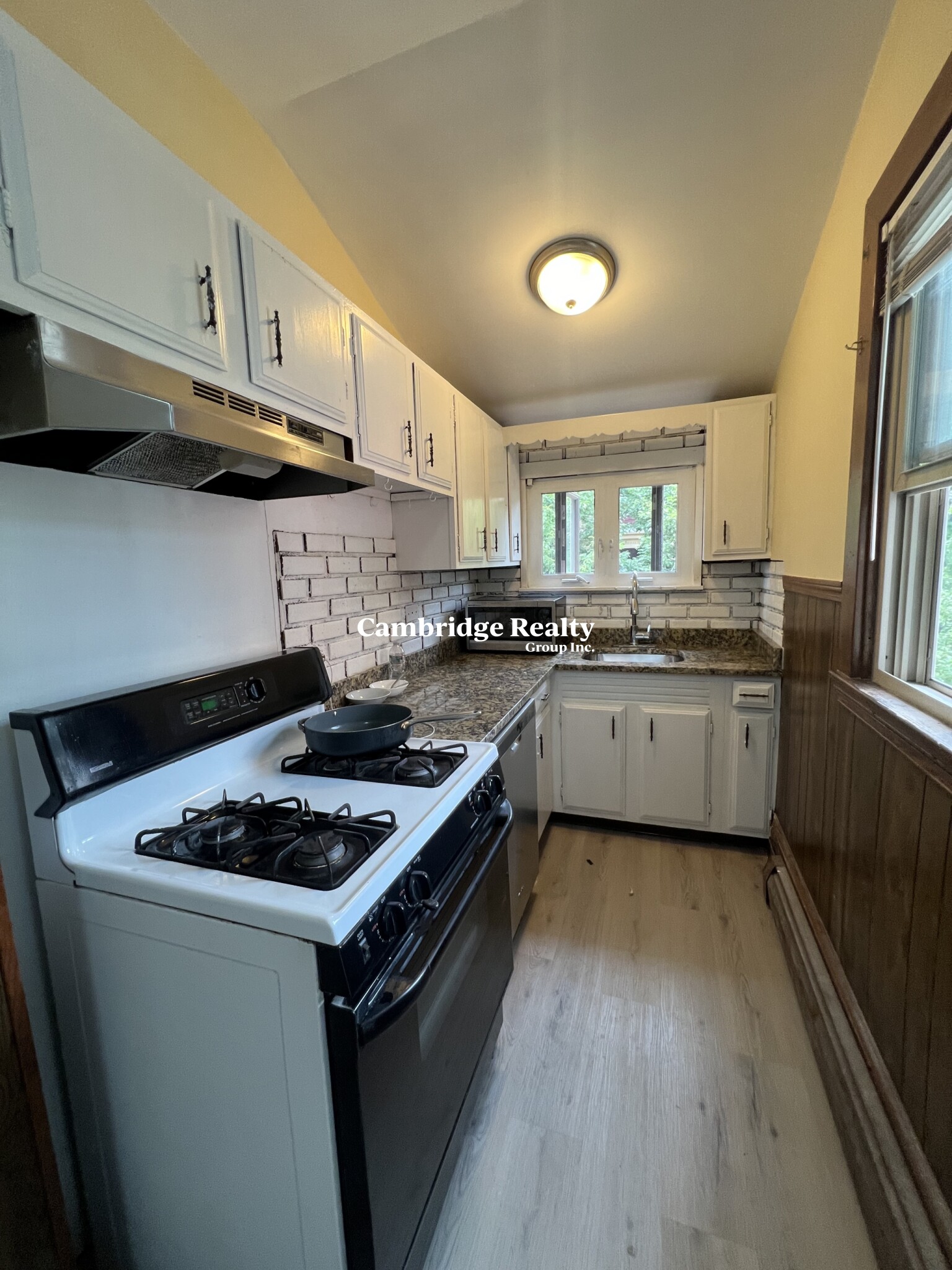 22 Grand View Ave, Prospect Hill