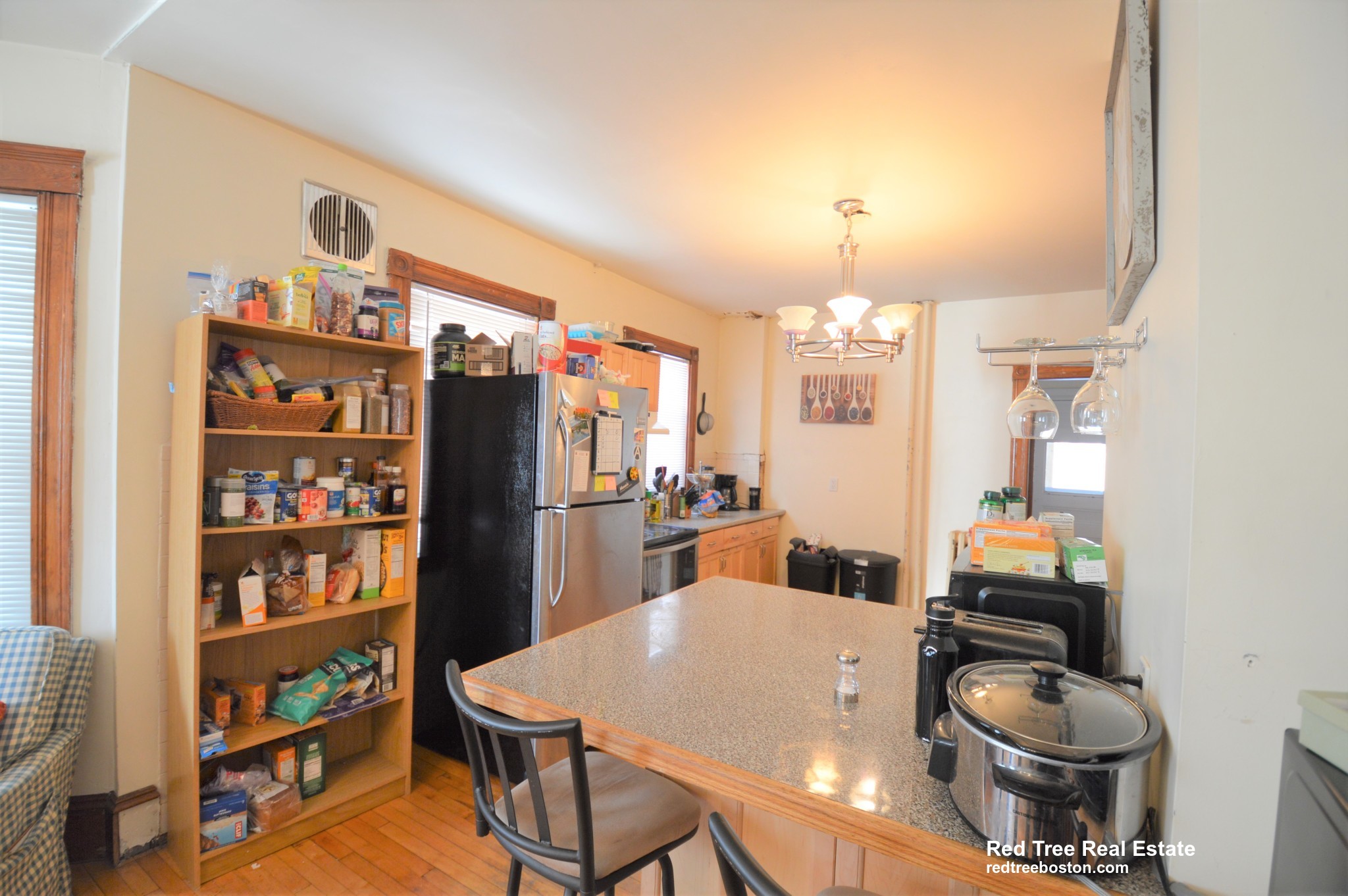 331 Faneuil St, Oak Square