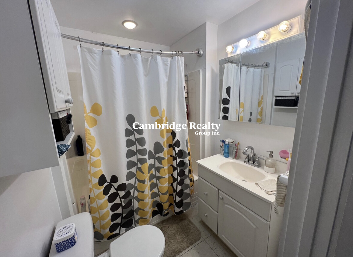 3 bed, 1 bath apartment for rent at 45 Franklin St Unit 1T, East Somerville — photo 6 of 20
