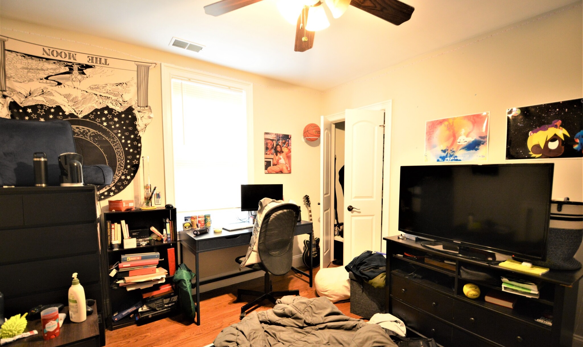 6 bed, 2 bath apartment for rent at 4 Judge St Unit 2, Mission Hill — photo 8 of 16