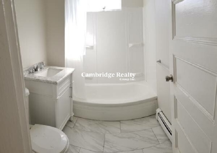 3 bed, 1 bath apartment for rent at 70 Willow St Unit 3T, Wellington-Harrington — photo 5 of 11