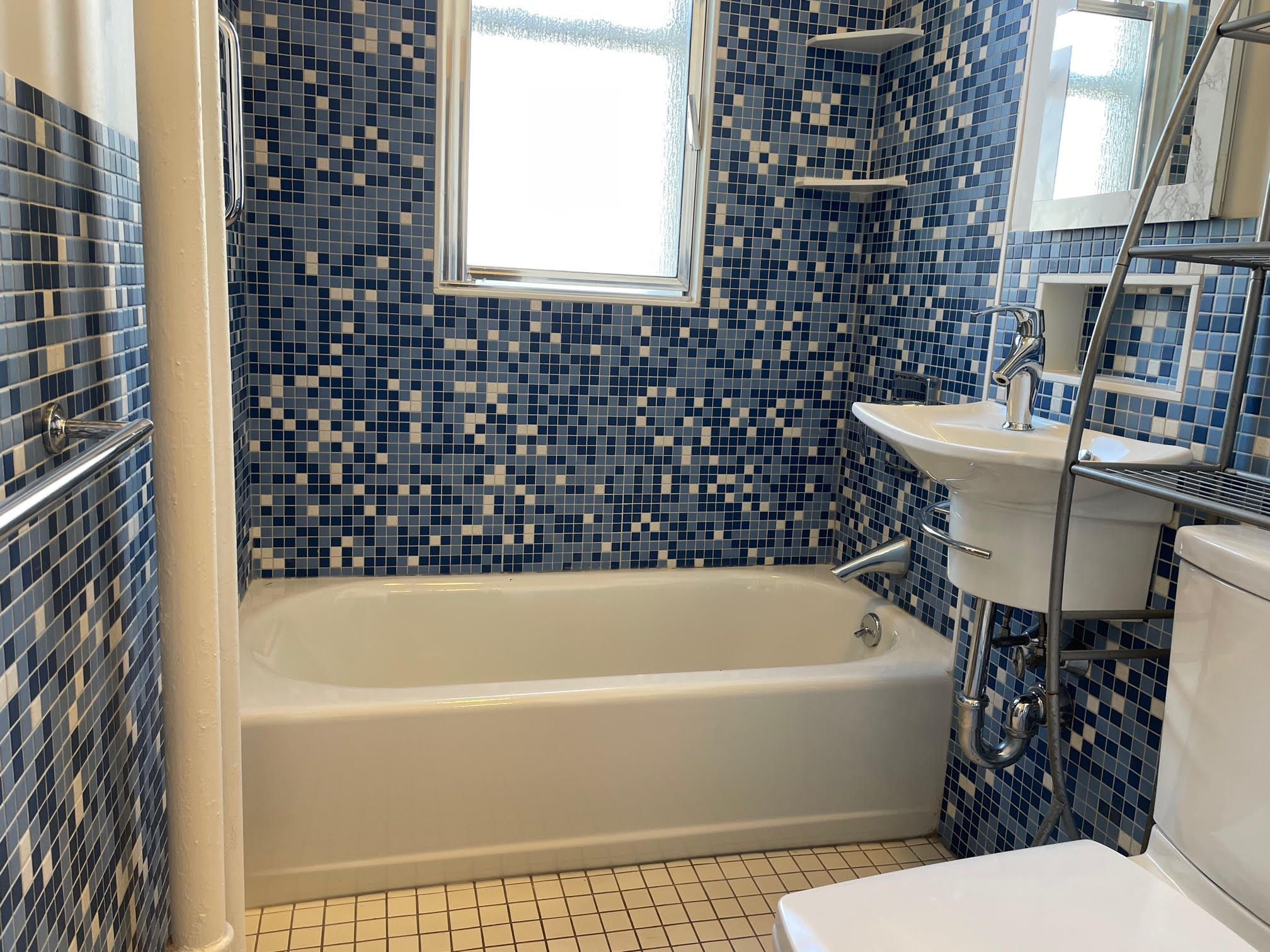 Studio bed, 1 bath apartment for rent at 125 Park Dr Unit 37, Fenway — photo 6 of 6