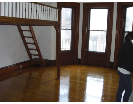 1 bed, 1 bath apartment for rent at 395 Beacon St Unit 7, Back Bay — photo 11 of 14
