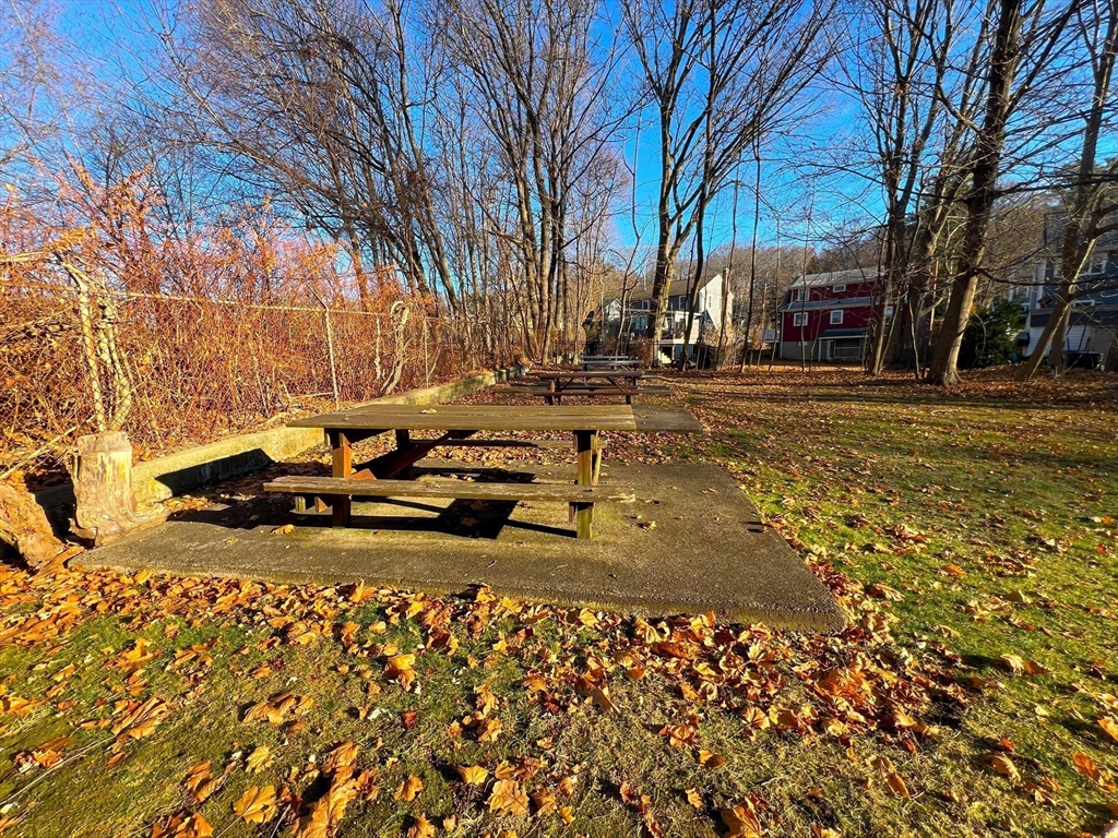 2 Colonial Village Dr, Arlington Heights