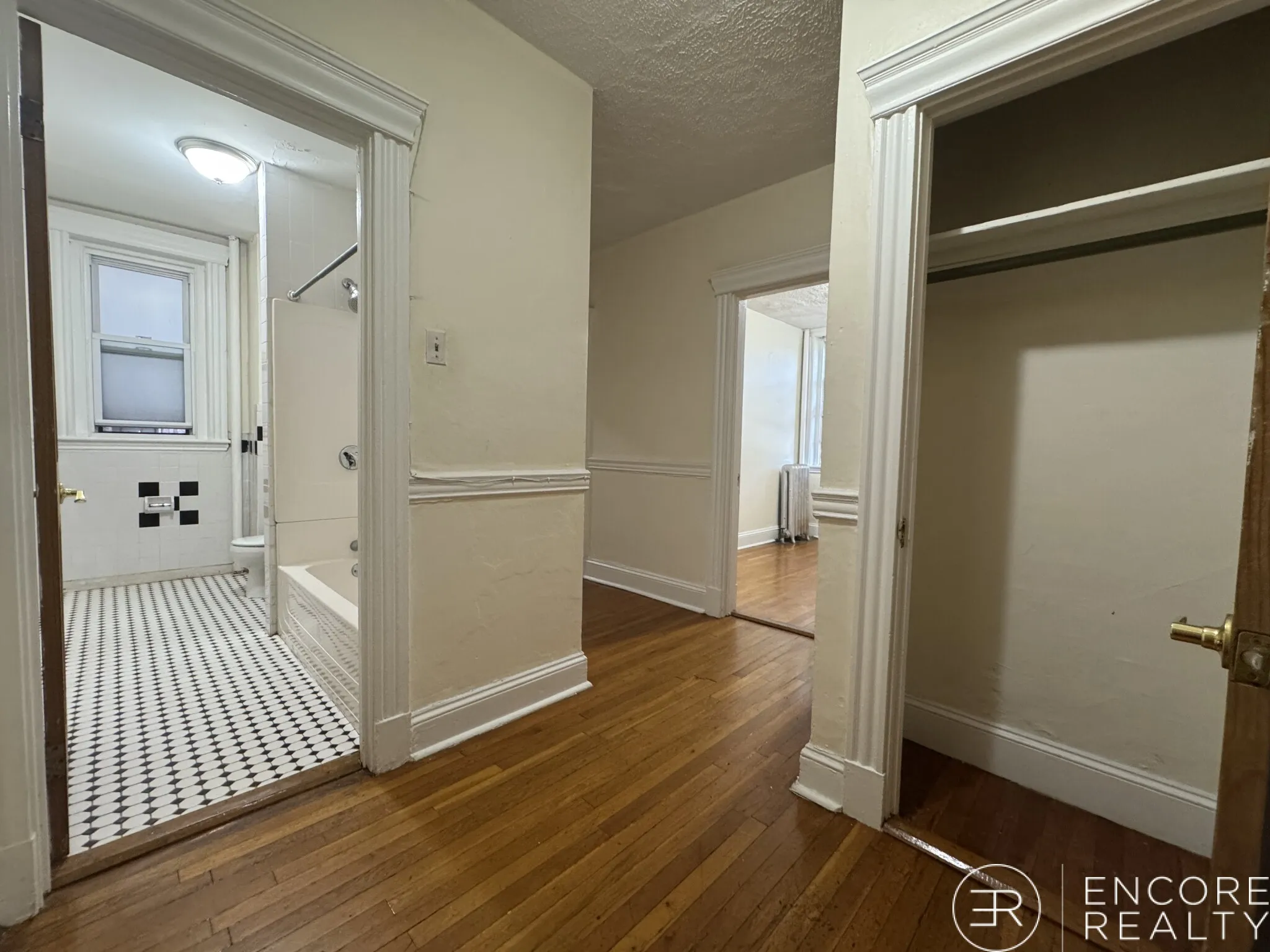 364 Riverway, Mission Hill