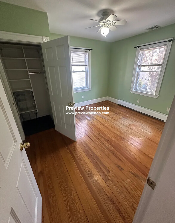 28 Montfern Ave, Oak Square