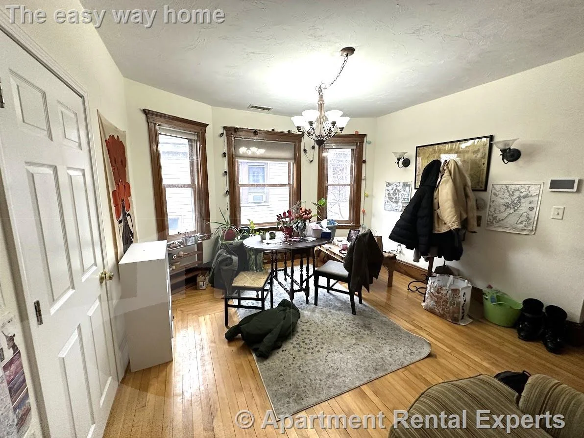 207 Boston Ave, Tufts