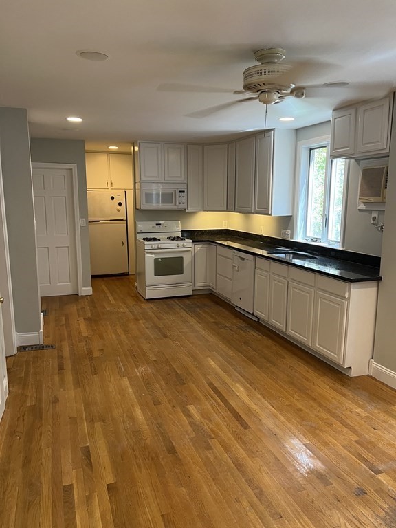 2 bed, 1 bath apartment for rent at 602 East 3rd St Unit 1, South Boston — photo 1 of 6