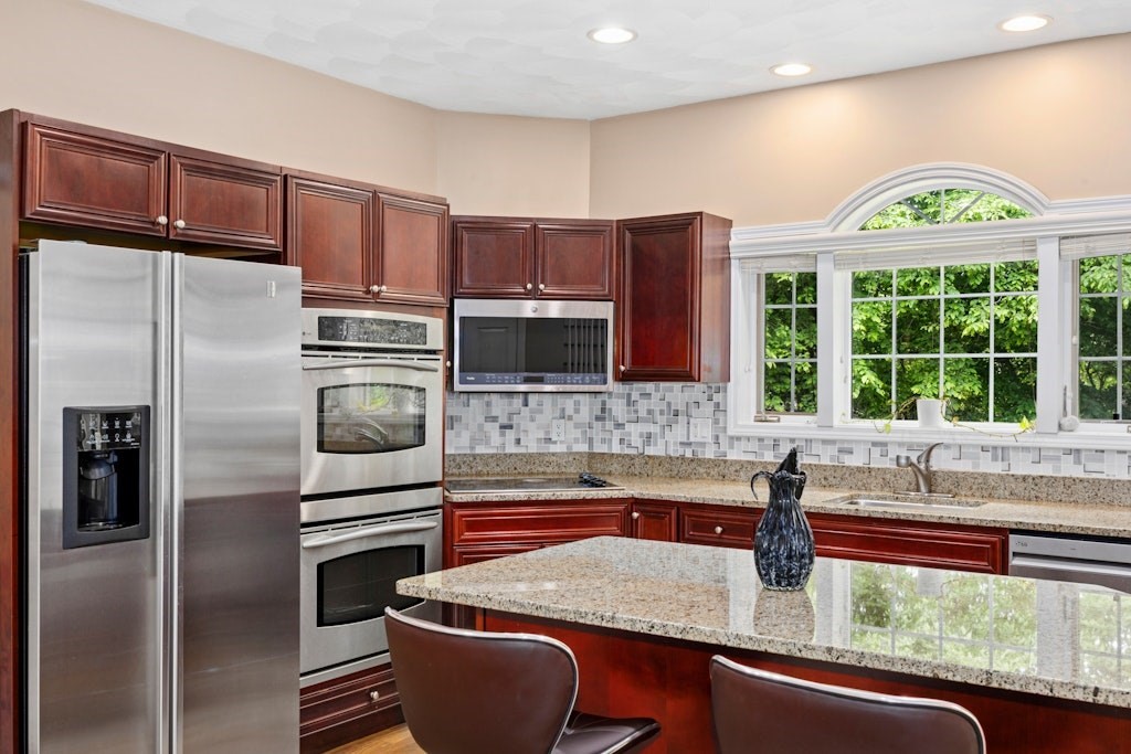 2 Arrowhead Ln, Westborough