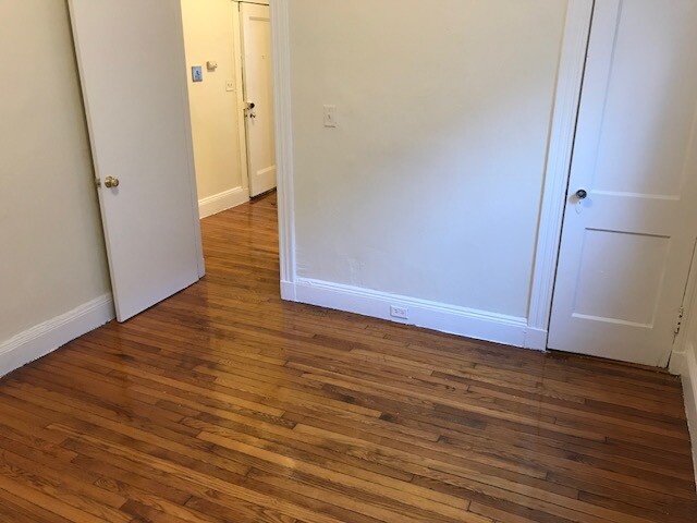 1 split bed, 1 bath apartment for rent at 127 Sutherland Rd Unit Bb, Brighton — photo 7 of 9