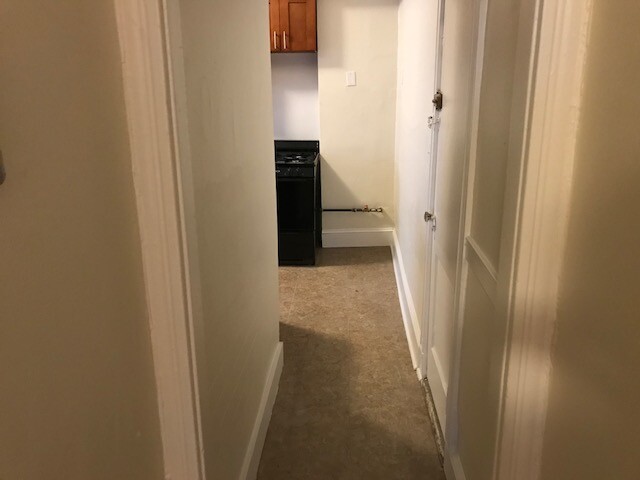 1 split bed, 1 bath apartment for rent at 127 Sutherland Rd Unit Bb, Brighton — photo 4 of 9