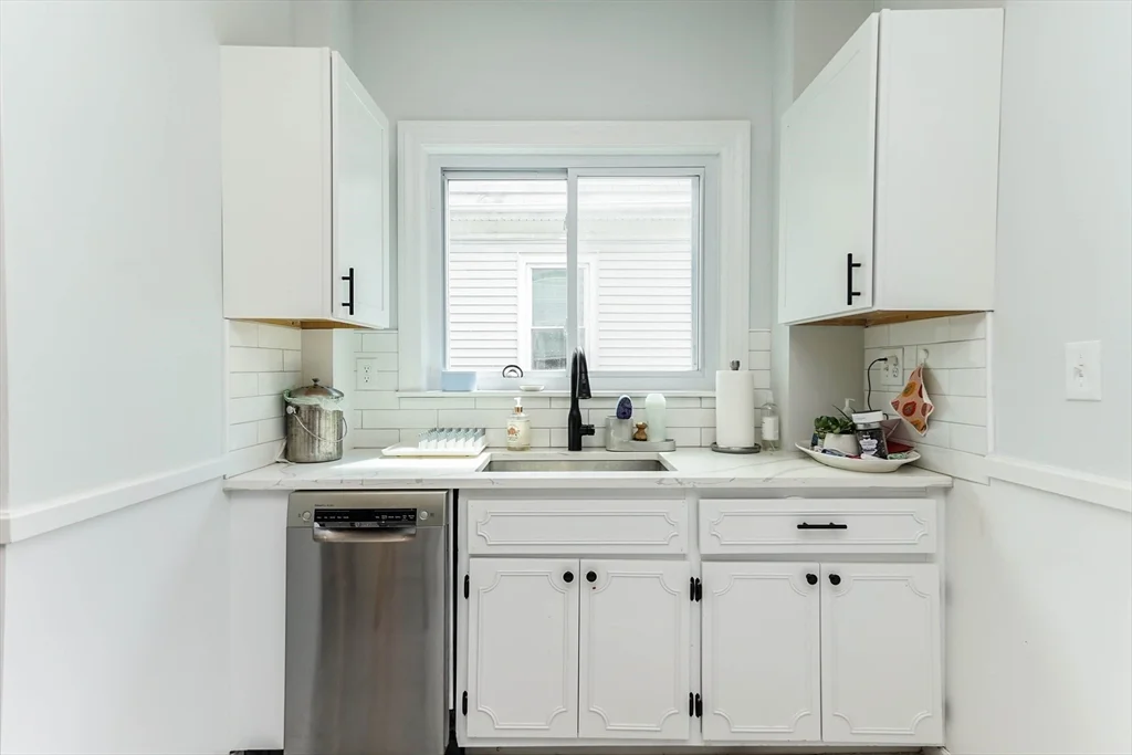 51 Main St, Winter Hill