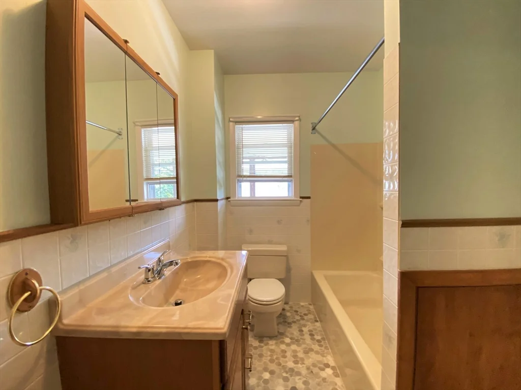 1 Overland St, Fitchburg